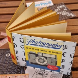 Album photo carré artisanal vintage camera papiers divers
