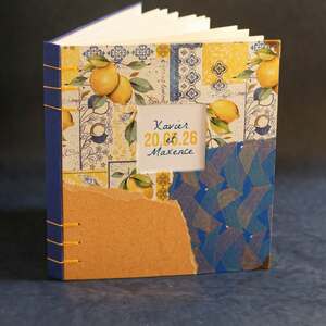 Maxence et Xavier ont célébré leur mariage ce samedi. ✨
Une commande de dernière minute, mais j’ai réussi à relever le défi. Ils m’ont partagé leur faire-part pour m’inspirer, et j’ai eu le plaisir de créer ce livre d’or en harmonie avec leur univers.
Je leur souhaite beaucoup de bonheur pour cette nouvelle aventure. 🤍
#livredor #mariage #faitmain #artisanatfrancais #reliureartisanale pliereliure