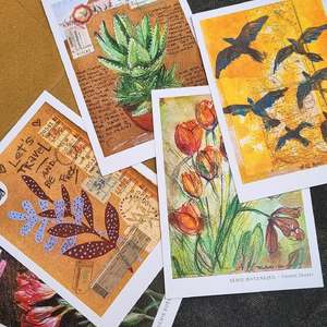 ✨ Cartes postales originales ✨
Voici un aperçu de mes cartes postales illustrées à la main avec des techniques mixtes : collage, dessin, peinture, et beaucoup d’amour 💌🎨
Chaque carte est une petite œuvre d’art unique, prête à voyager ou à embellir un mur.
Quelle est votre préférée ? 🌿🖌️

#artpostcards #mixedmediaart #illustration #cartespostales #artistefrançaise #faitmain #valeriaduarte #collageart #botanique #artinspiréparlanature