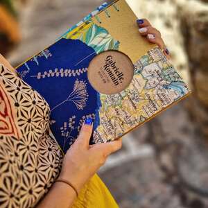 Moi, je crée le premier pas. Les pages suivantes appartiennent à celui ou celle qui les remplira. C'est une idée qui me touche à chaque fois.

Merci @fanny.male pour la photo 🥰

#LivreDor #albumpersonnalisé #albumphoto
