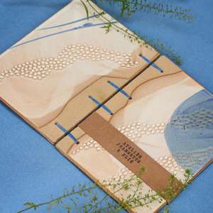 Bientôt il y aura plein de nouveaux exemplaires de ce modèle fait à 4 main avec @atelier_jeannette !! 

#ceramicslovers #poterie #pottery #poteriefrançaise #atelierdartiste #collaborationdartisans